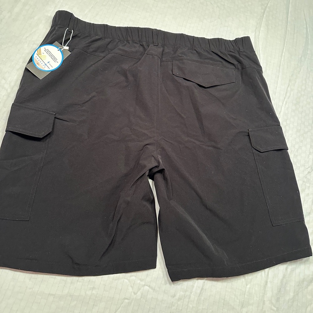 Men's Black Cargo Shorts Size 2XL NEW‎